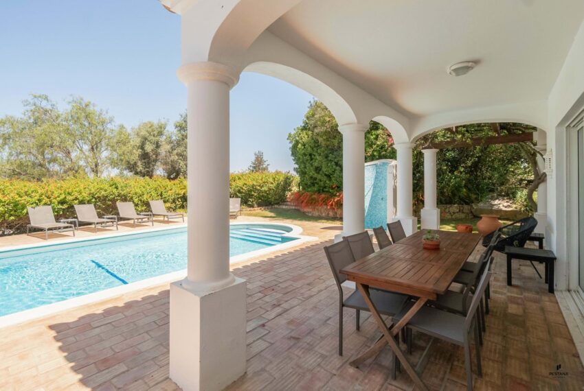 3 bedroom villa outdoor terrace views in Gramacho Golf Resort, Carvoeiro - Algarve